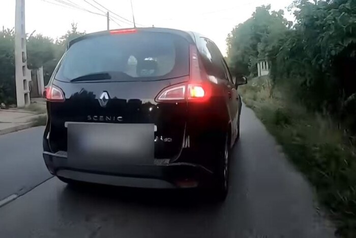 Locsolással ért véget autós és kerékpáros vitája