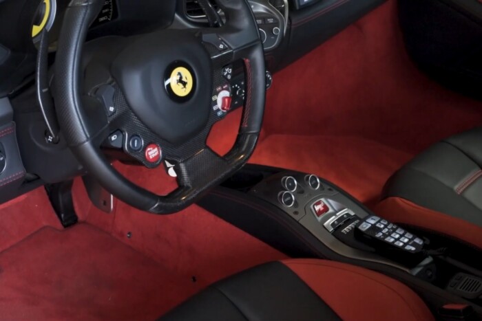 Tényleg rendőrautónak használnak egy Ferrarit Csehországban 6