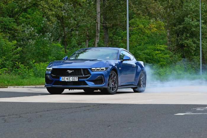 Lázár: „Vita van a sebességhatár emeléséről” 2