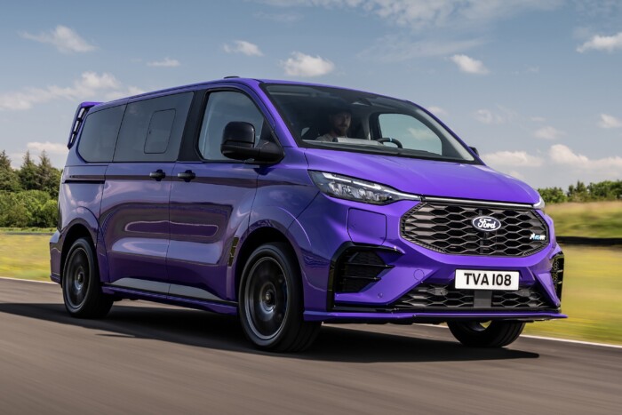 Sportautót faragott konnektoros haszonjárműveiből a Ford 15