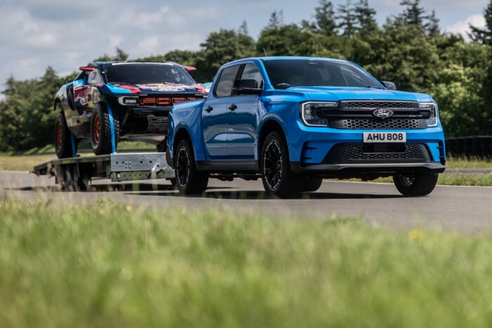 Sportautót faragott konnektoros haszonjárműveiből a Ford 6