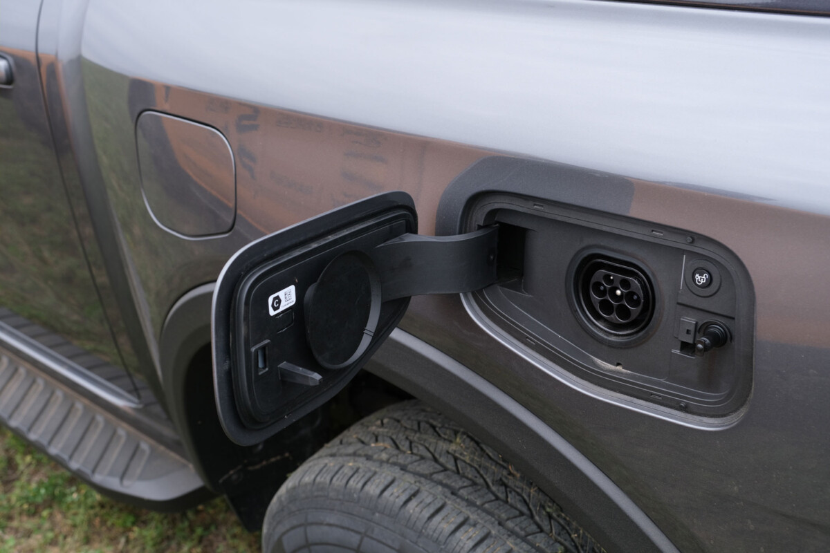 Alig fogyasztanak kevesebbet a konnektoros hibridek a belső égésű autóknál