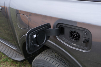 Alig fogyasztanak kevesebbet a konnektoros hibridek a belső égésű autóknál