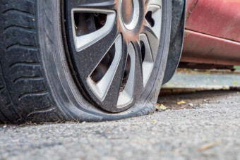 Aki nem fizet adót, annak leengedi a kerekeit egy önkormányzat