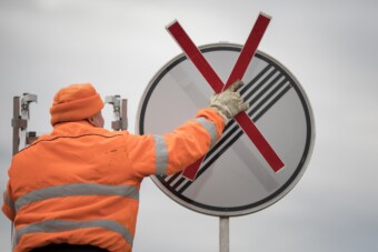 Viszlát, korlátlan autópályák? Tudósok lassítanának a tempón