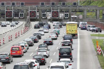 Az autópályán hagyott el egy férfit a családja