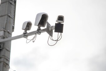 Rendhagyó traffipaxfotó készült Oroszországban: egy kutya döngetett 187-tel