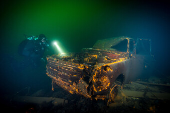 Eltűntek autóját keresték a folyóban, de a felfedezés a búvárokat is megdöbbentette