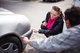 Bárki áldozatul eshet a tükrös trükkel vadászó bűnözőknek