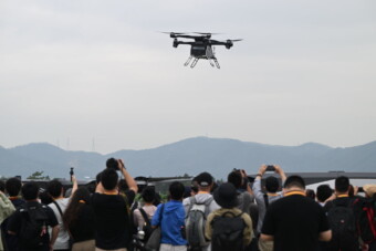 Összeütközött két repülő taxi, az egyik kigyulladt, az esetről videófelvétel készült