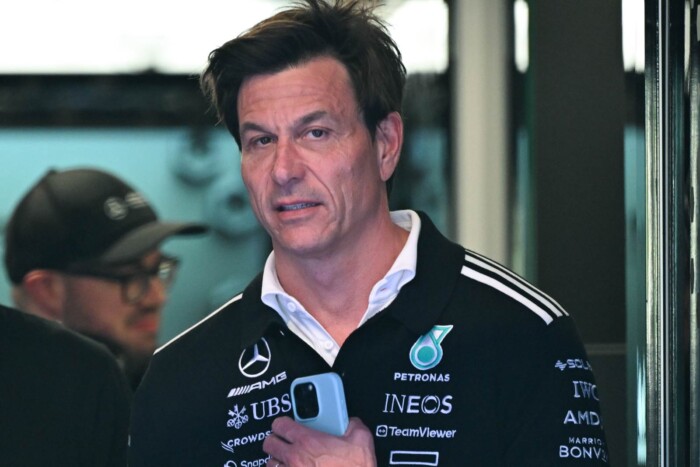 F1: Magát rúghatja ki a Mercedes-főnök
