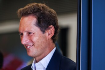 Közmunkásnak áll a Ferrari elnöke