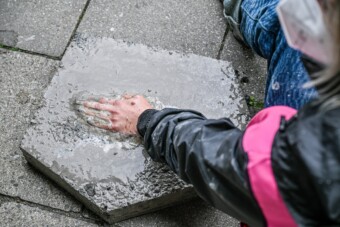 A ragasztó is előkerült az autóellenes tüntetésen