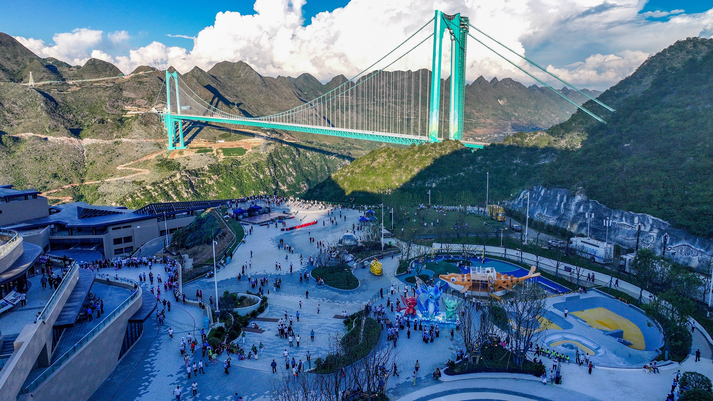 Huajiang Canyon Bridge Tourism | Vezess | Vezess