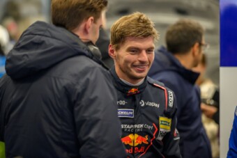 Verstappen ezt is behúzta, elsőre nyert a Ferrarival