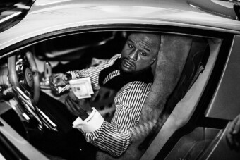 Beperelt egy autókereskedést a milliárdos sportoló