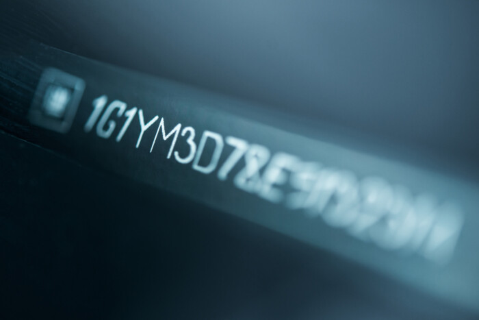 Ezek a számok árulják el az autók pontos korát