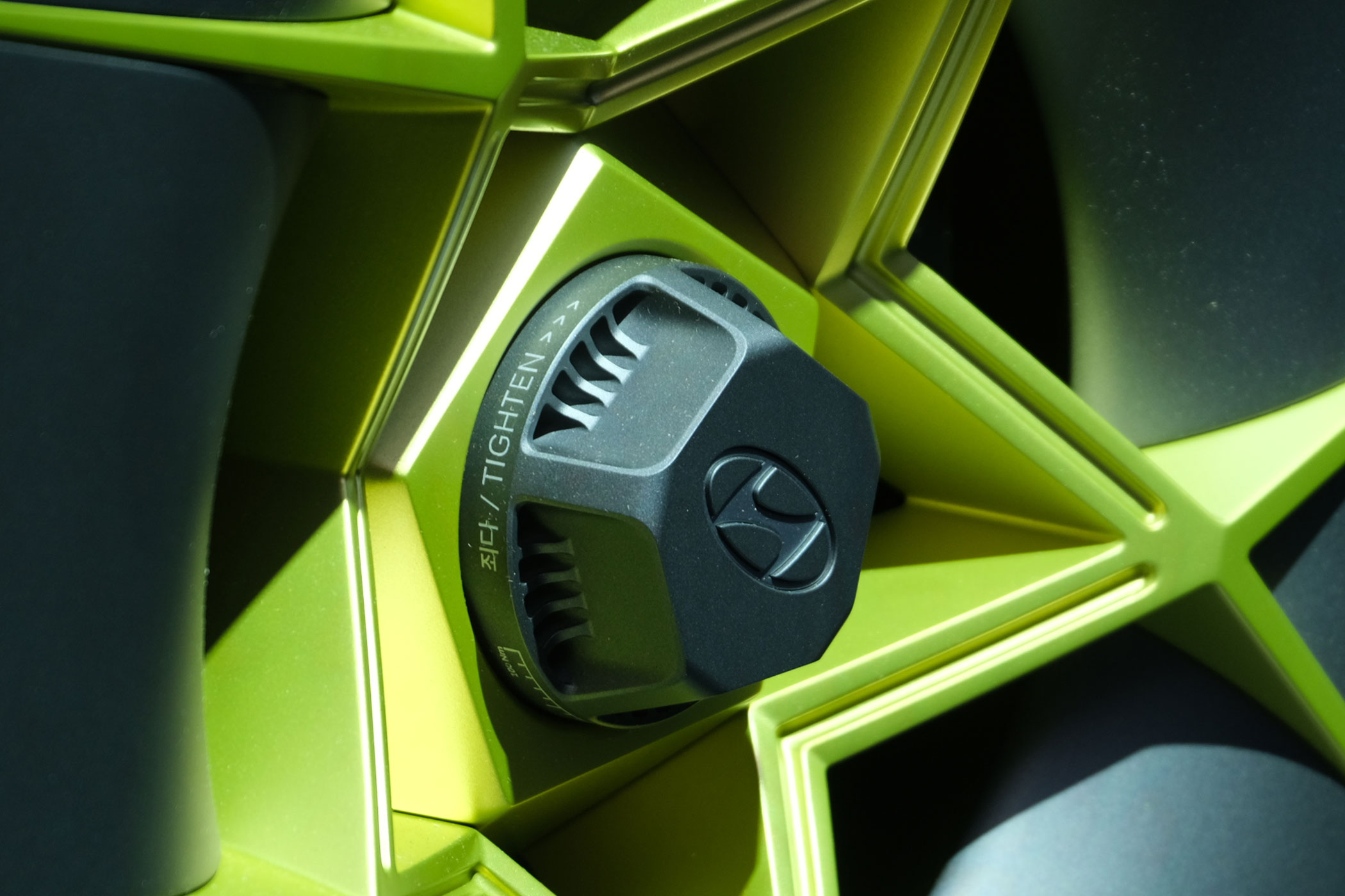 hyundai_three-6 | Vezess | Vezess