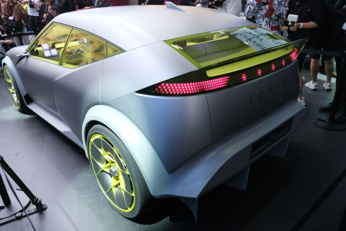 Ultravagány kompakt autó tart Magyarországra 6 | Vezess Ultravagány kompakt autó tart Magyarországra 6