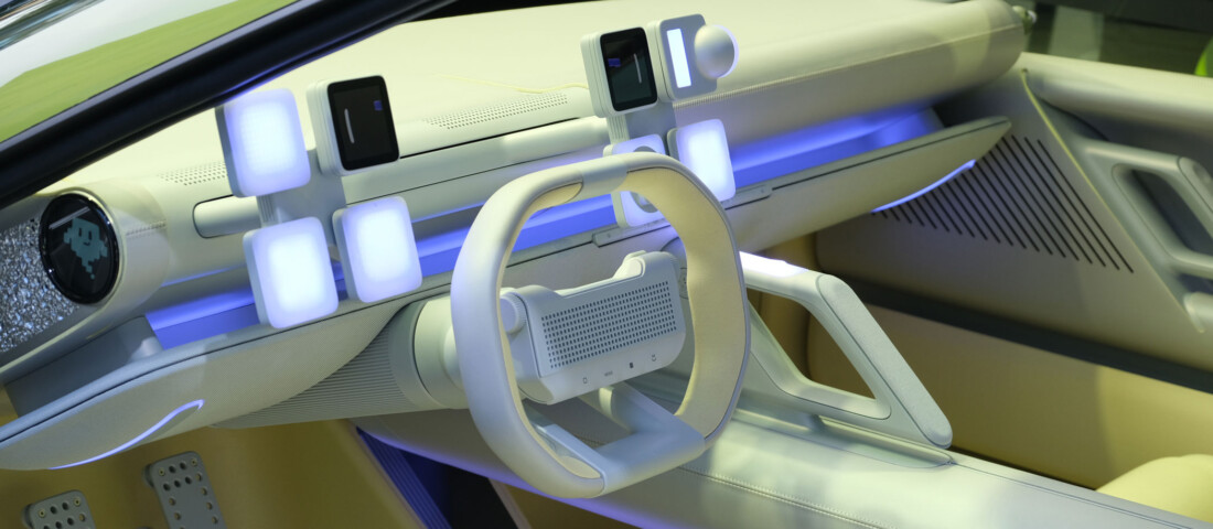 Ultravagány kompakt autó tart Magyarországra