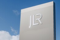 Képtelen újraindulni a Land Rover, óriási a kár 1