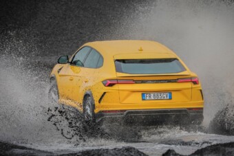 15 órán át menekült a rendőrök elől egy lopott Lamborghinivel, a vége nem volt szép