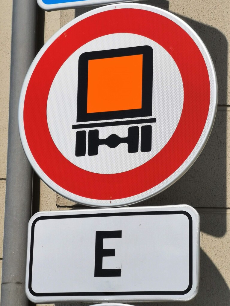 Sokan nem ismerik ezt a KRESZ-táblát, ami egész speciális dolgot szabályoz 1