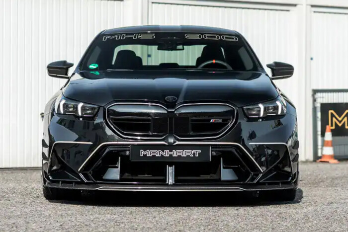 Thanosnak kesztyű sem kellene, ezzel a BMW-vel pusztíthatna a belső sávban