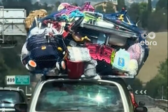 Komikus lomhalommal a tetején száguldott végig Olaszországon egy öreg Ford