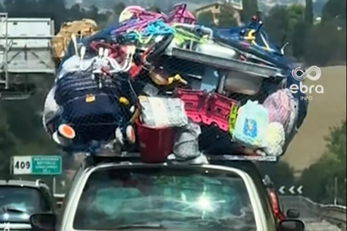 Komikus lomhalommal a tetején száguldott végig Olaszországon egy öreg Ford