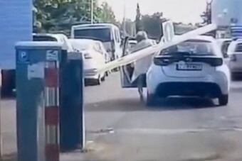 Minden pillanata hihetetlen: önmagát gázolta el egy idős nő