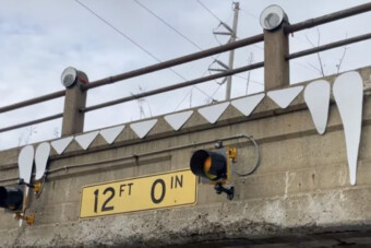 Századik áldozatát szedte a hülyeség hídja, a helyiek ünnepeltek