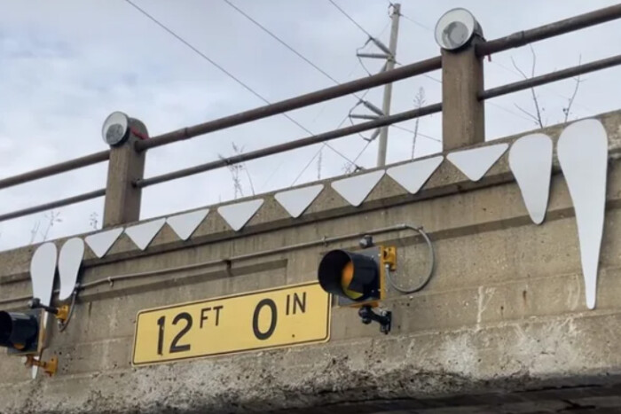 Századik áldozatát szedte a hülyeség hídja, a helyiek ünnepeltek