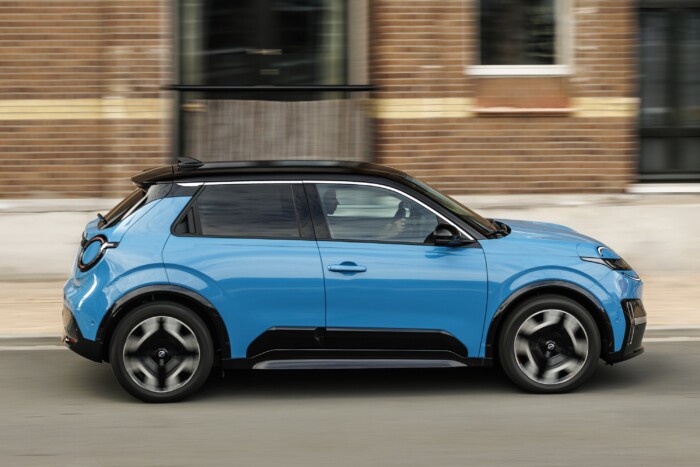 Irodákat zár be a Nissan, de ez jó 7 | Vezess Irodákat zár be a Nissan, de ez jó 7