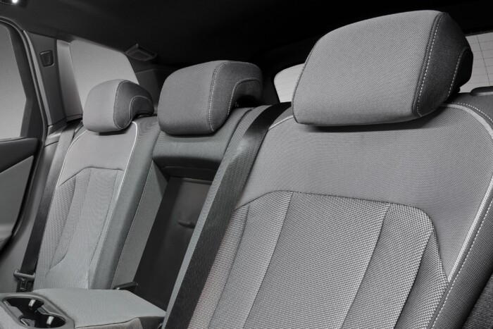 Gyilkos eszköz a fejtámasz ebben az autóban