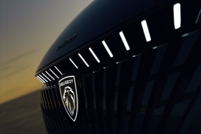 Világító fogsorral frissült a Peugeot 308