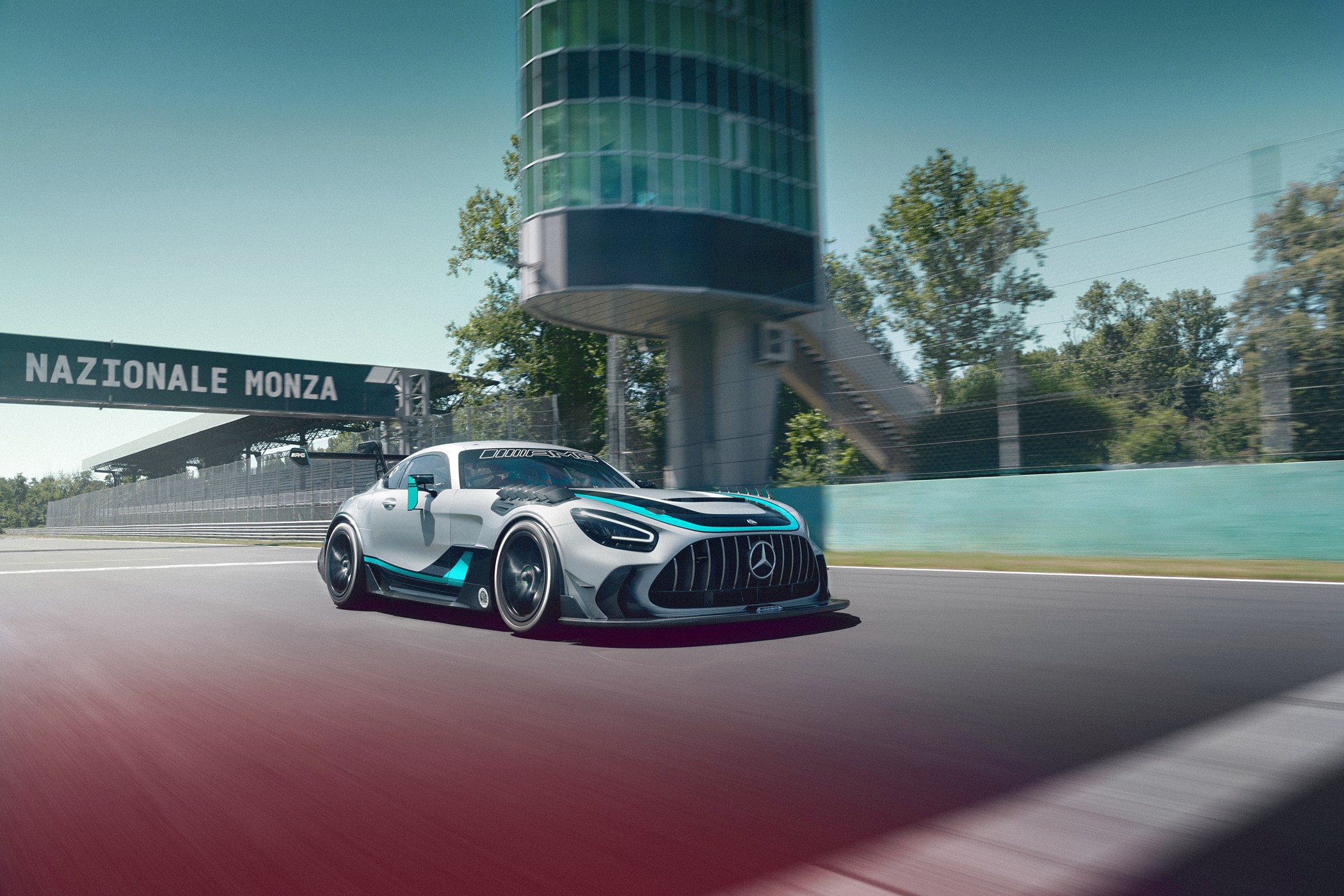 GT Sport trifft auf Formel 1® Der neue Mercedes-AMG GT2 Edition W16 GT Racing meets Formula 1® the new Mercedes-AMG GT2 Edition W16 | Vezess | Vezess