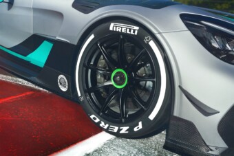 Rendszám nélküli pokoli játékszert mutatott be a Mercedes-AMG