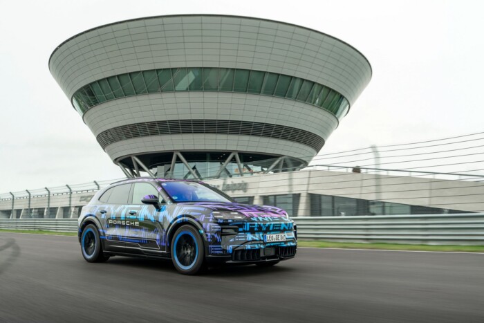 3 másodperc 100-ig. Kipróbáltuk az 1000 lóerős SUV-t 6