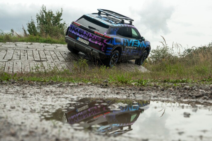 3 másodperc 100-ig. Kipróbáltuk az 1000 lóerős SUV-t 17