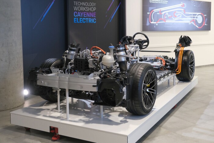 3 másodperc 100-ig. Kipróbáltuk az 1000 lóerős SUV-t 9