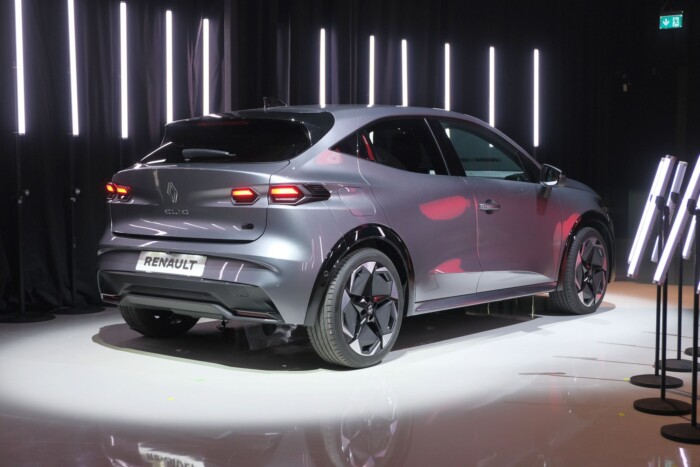 Itt az új Renault Clio. Körbejártuk, beleültünk, de még nem igazán értjük 16 | Vezess Itt az új Renault Clio. Körbejártuk, beleültünk, de még nem igazán értjük 16