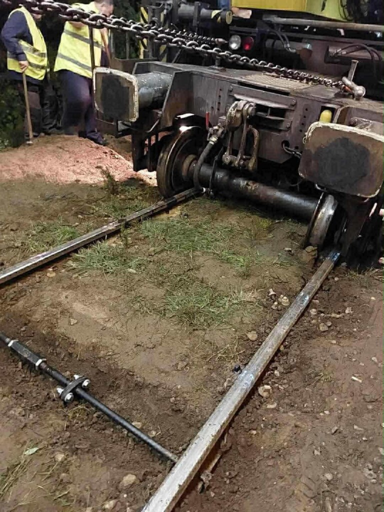 Tragikomédia a kisiklott MÁV-szerelvény mentésénél 1