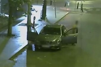 Lefeküdt egy pesti padra pihenni, mire felébredt, Mercije és nője sem volt