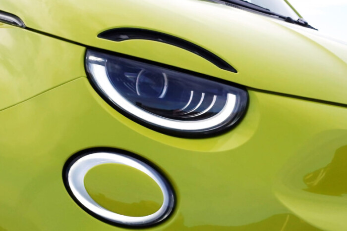 Csak a legnagyobb autórajongók tudják, milyen gépek részeit látjuk ezeken a fotókon