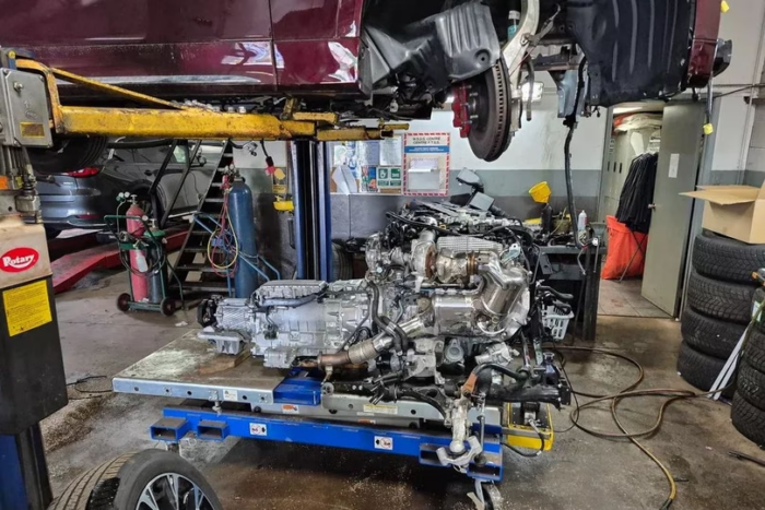 Új autóján akart olajat cserélni egy tulaj, 1,5 milliós számla lett a vége 2 | Vezess Új autóján akart olajat cserélni egy tulaj, 1,5 milliós számla lett a vége 2