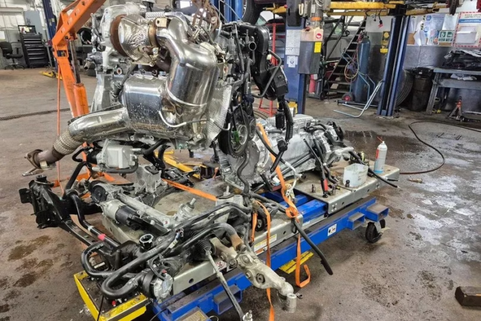 Új autóján akart olajat cserélni egy tulaj, 1,5 milliós számla lett a vége 3 | Vezess Új autóján akart olajat cserélni egy tulaj, 1,5 milliós számla lett a vége 3