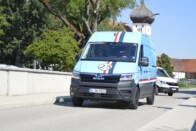 Különleges furgonnal ünnepel az oroszlános márka 1 Különleges furgonnal ünnepel az oroszlános márka 1