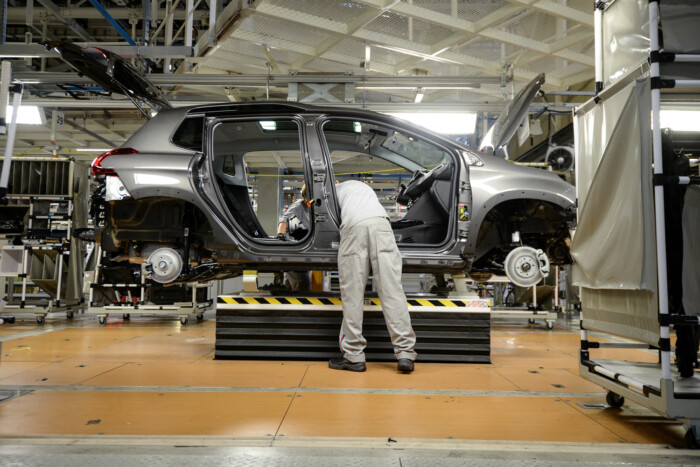 Gond van az eladásokkal, újabb autógyárat állítanak le