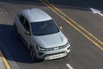Takarékosabb, de erősebb: így újul a legkisebb Dacia